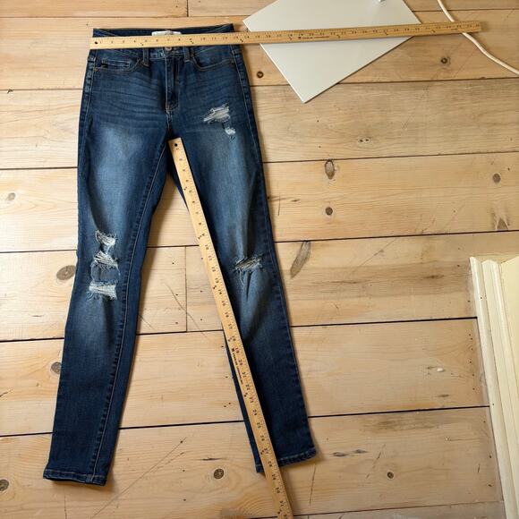 Kancan EUC Women's Dark Wash Eliza Distressed High Rise Ankle Skinny Jeans 3/25 - Picture 6 of 7